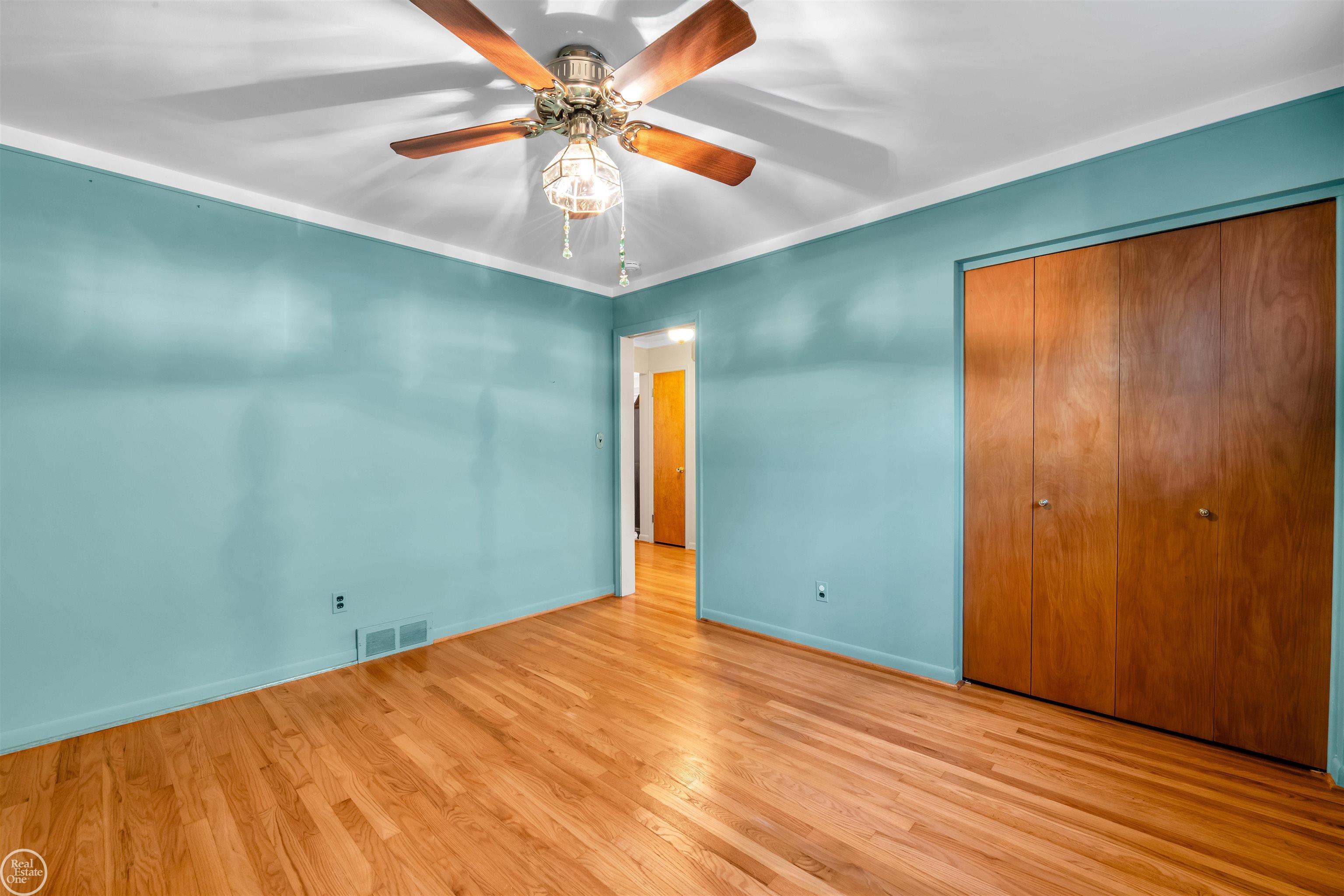 2079 Hampton Road Grosse Pointe, MI 48236 - Photo 17 of 39 50127742-16.JPG
