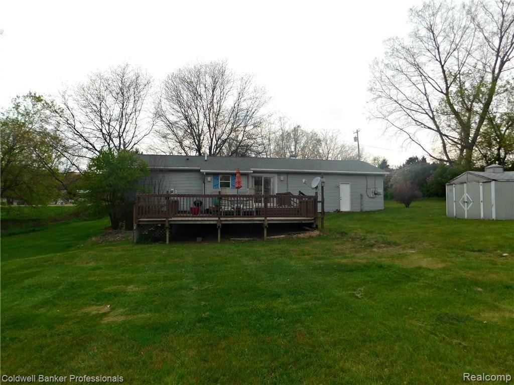 6750 Cuthbert Road White Lake, MI 48386 - Photo 6 of 40 large deck easily accessible from kitchen doorwall