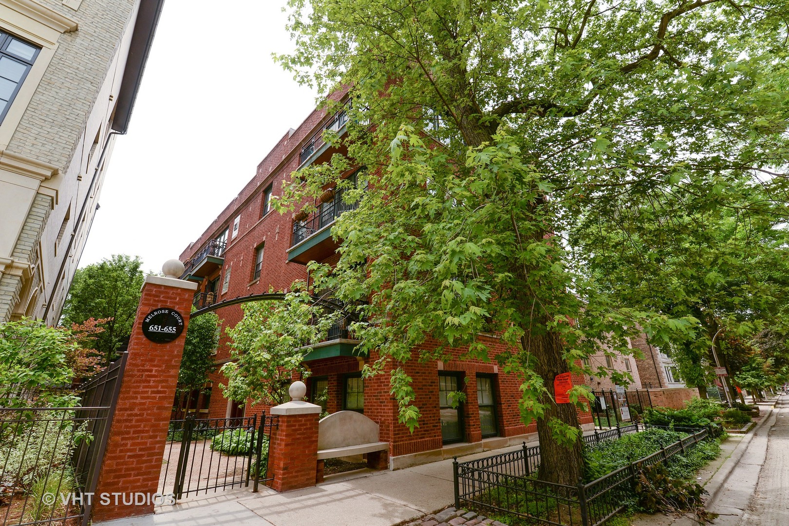 653 West Melrose Street, Unit 2N Chicago, IL 60657 - Photo 1 of 9