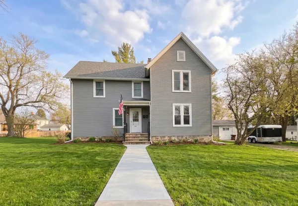$1,650 | 721 Dean Street, Unit NORTH, Woodstock, IL 60098