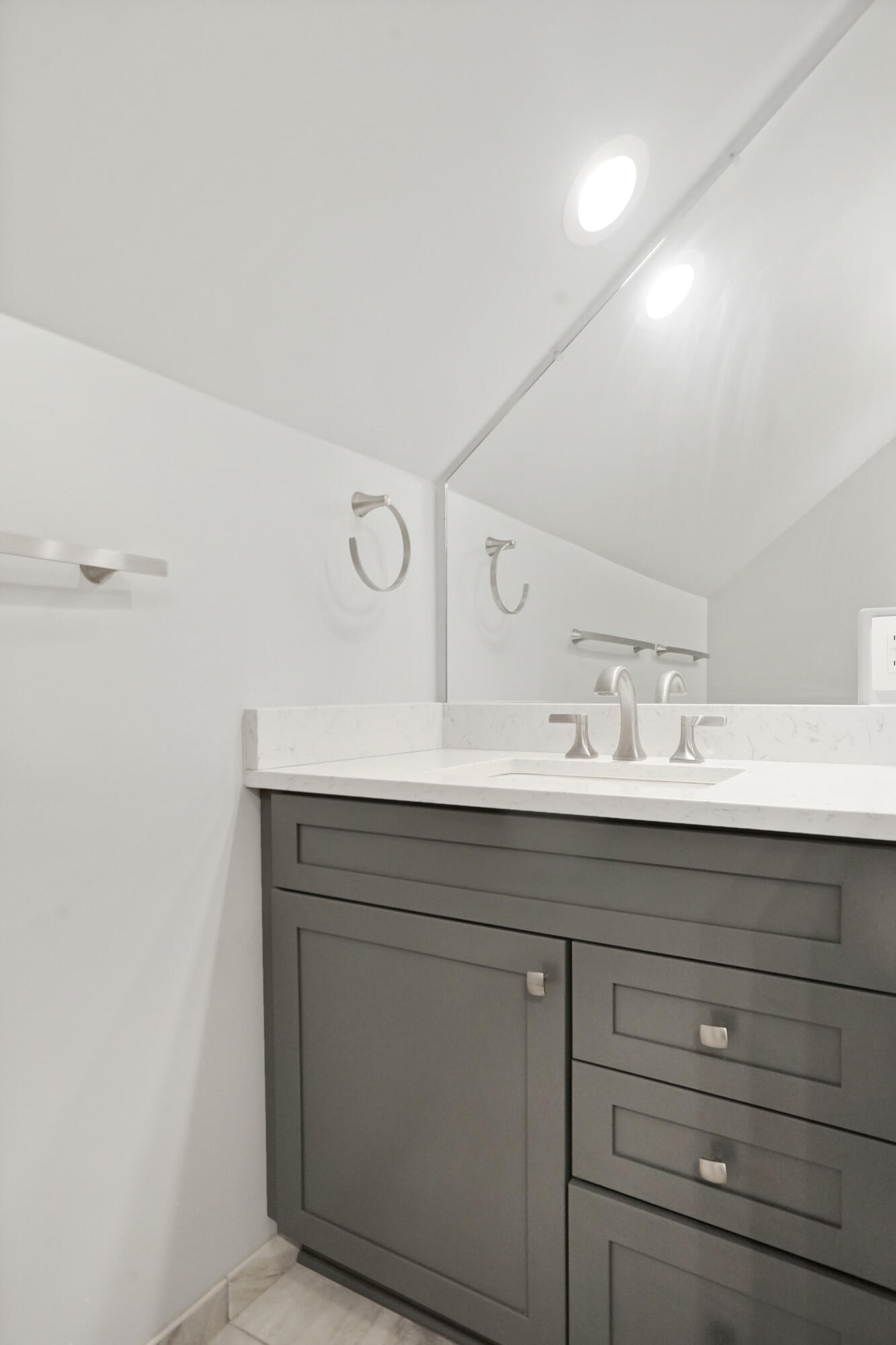 11176 Mcgregor Road Pinckney, MI 48169 - Photo 21 of 49 En Suite Bathroom for Bedroom #2