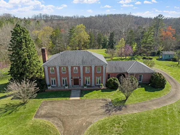$874,900 | 1099 East Gaines Street, Lawrenceburg, TN 38464