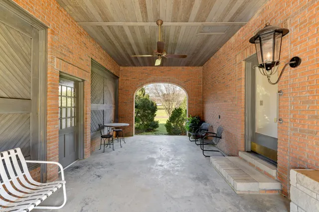 $884,000 | 1099 East Gaines Street, Lawrenceburg, TN 38464