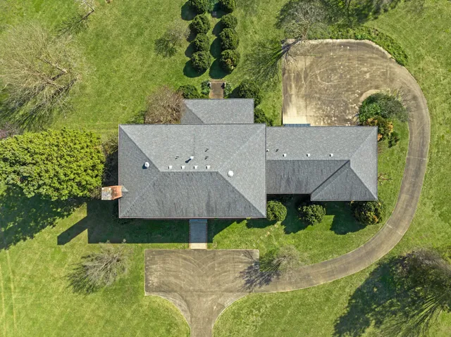 $884,000 | 1099 East Gaines Street, Lawrenceburg, TN 38464