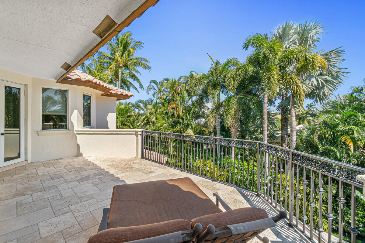2280 Queen Palm Road Boca Raton, FL 33432 - Photo 17 of 21 a balcony with table and chairs