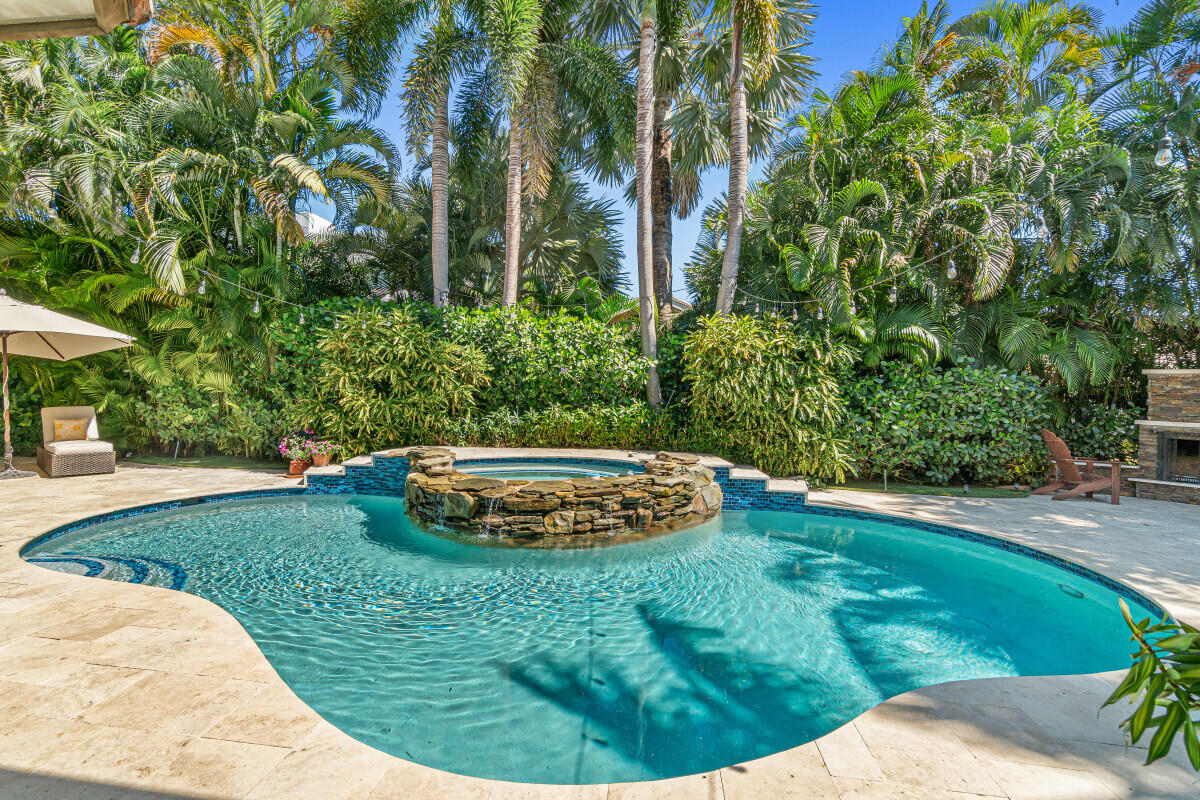 2280 Queen Palm Road Boca Raton, FL 33432 - Photo 3 of 21 a view of a backyard