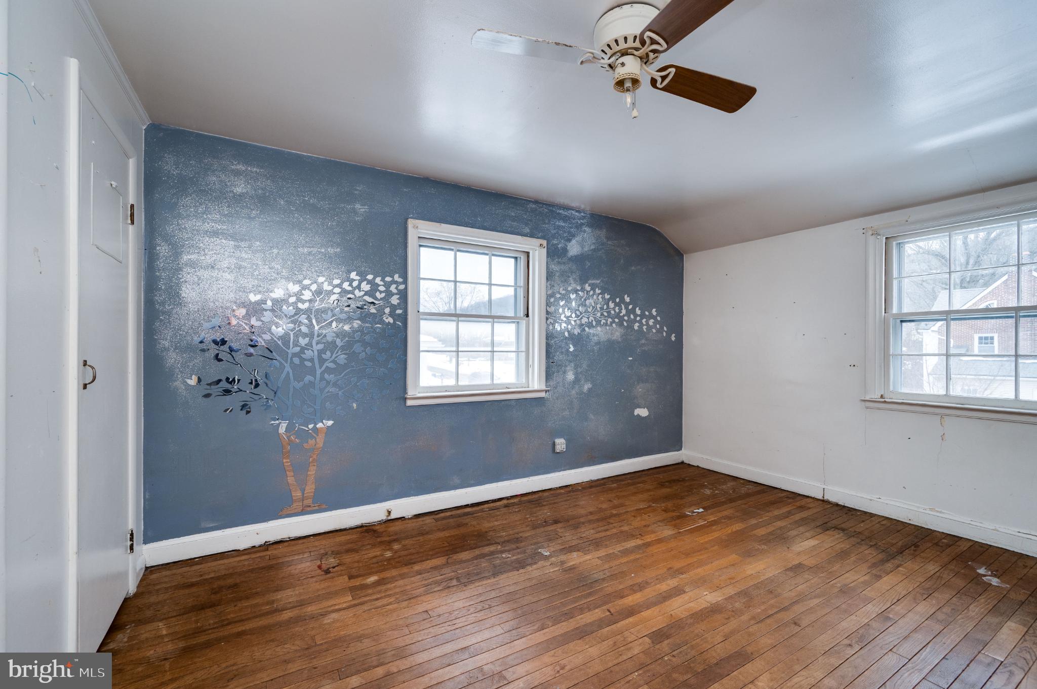 9 West 35th Street Reading, PA 19606 - Photo 38 of 52 wooden floor in an empty room with a window