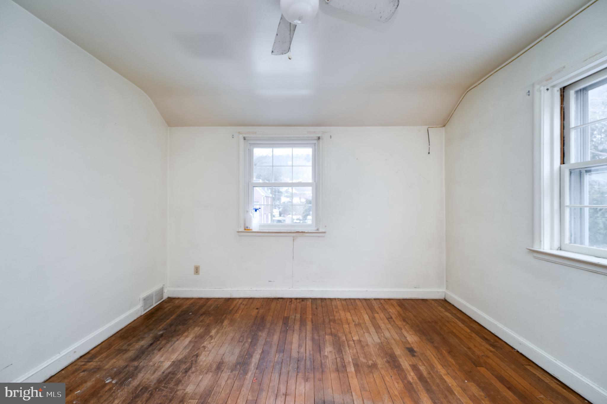 9 West 35th Street Reading, PA 19606 - Photo 46 of 52 an empty room with wooden floor and windows