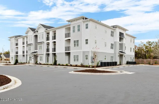 $1,250 | 5614 Lucas Court, Unit 203, Leland, NC 28451