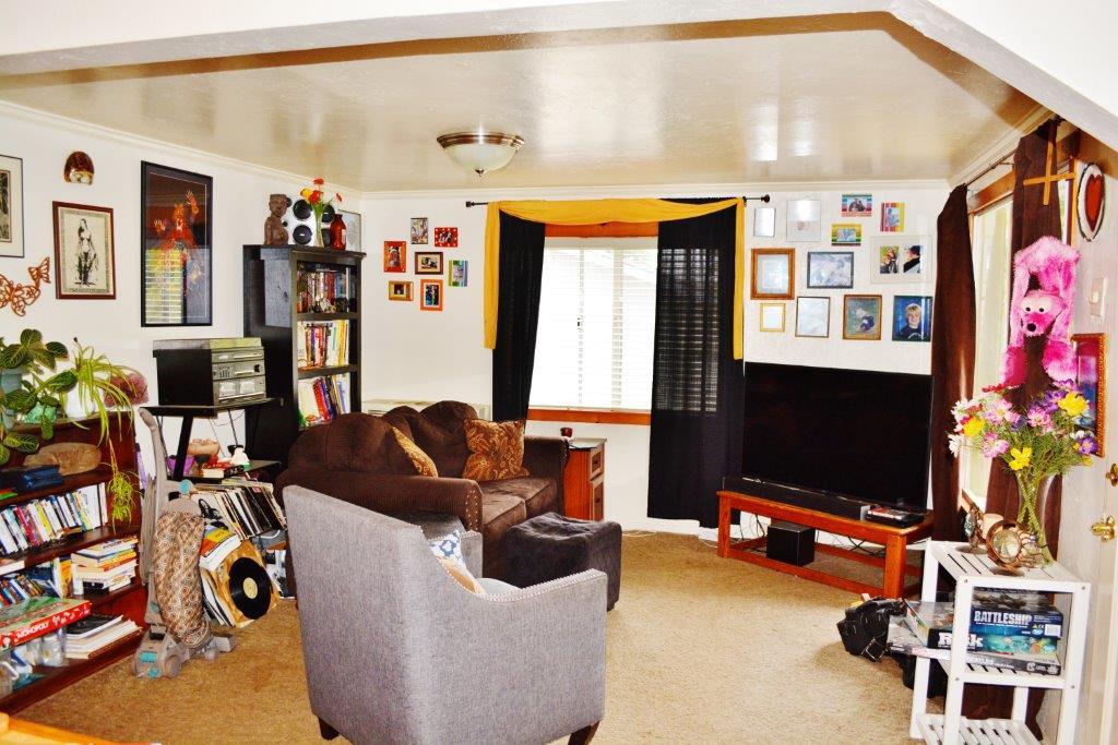 1372 Marsh Road Myrtletown, CA 95501 - Photo 4 of 24 Livingroom