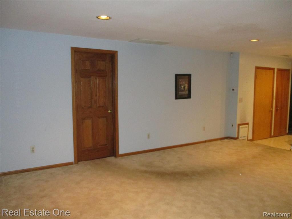 28642 Rollcrest Road Farmington Hills, MI 48334 - Photo 25 of 53