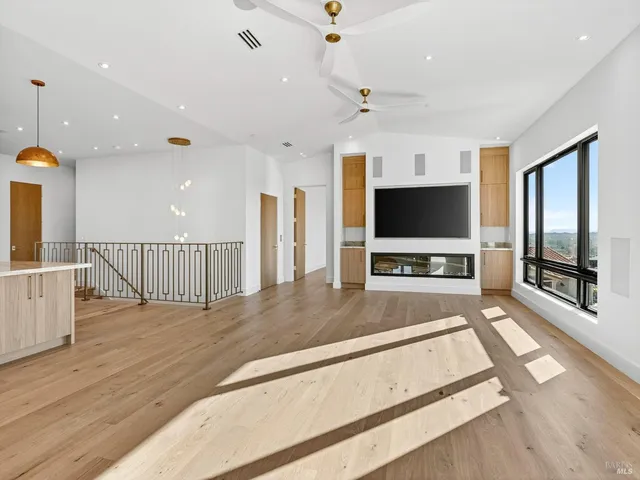 $3,778,940 | 421 Bear Creek Circle, Napa, CA 94558