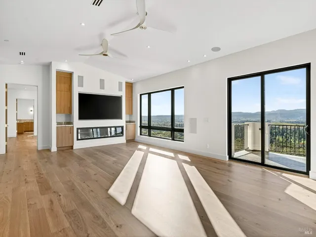 $3,778,940 | 421 Bear Creek Circle, Napa, CA 94558