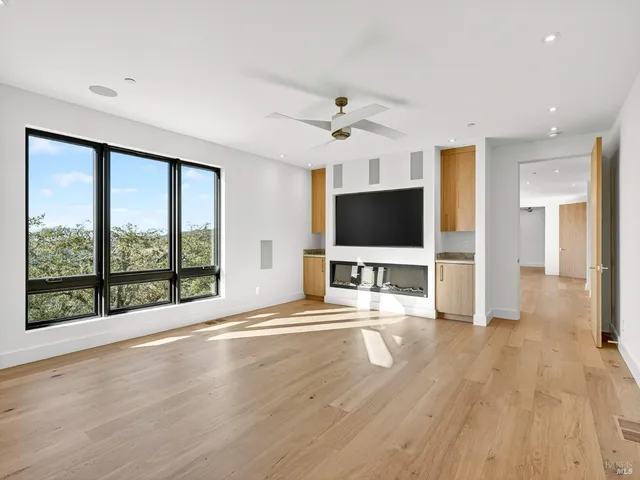 $3,778,940 | 421 Bear Creek Circle, Napa, CA 94558