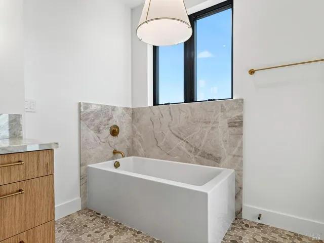 $3,778,940 | 421 Bear Creek Circle, Napa, CA 94558