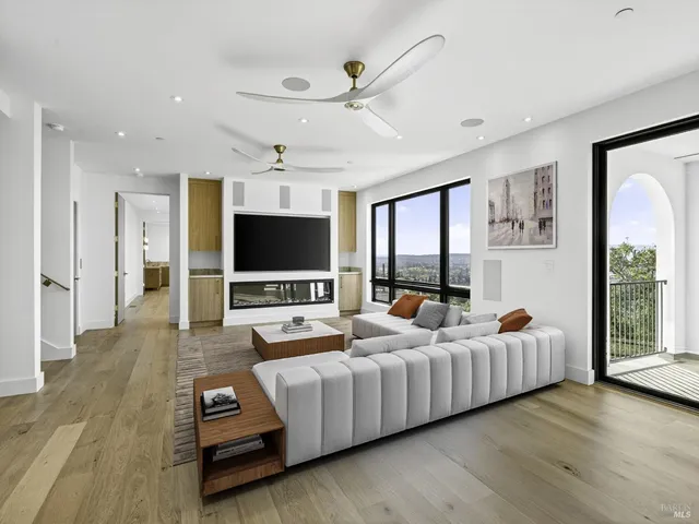 $3,778,940 | 421 Bear Creek Circle, Napa, CA 94558