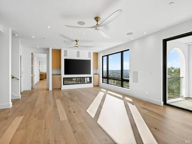 $3,778,940 | 421 Bear Creek Circle, Napa, CA 94558