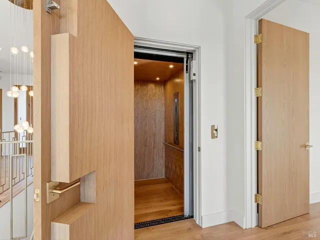 $3,778,940 | 421 Bear Creek Circle, Napa, CA 94558