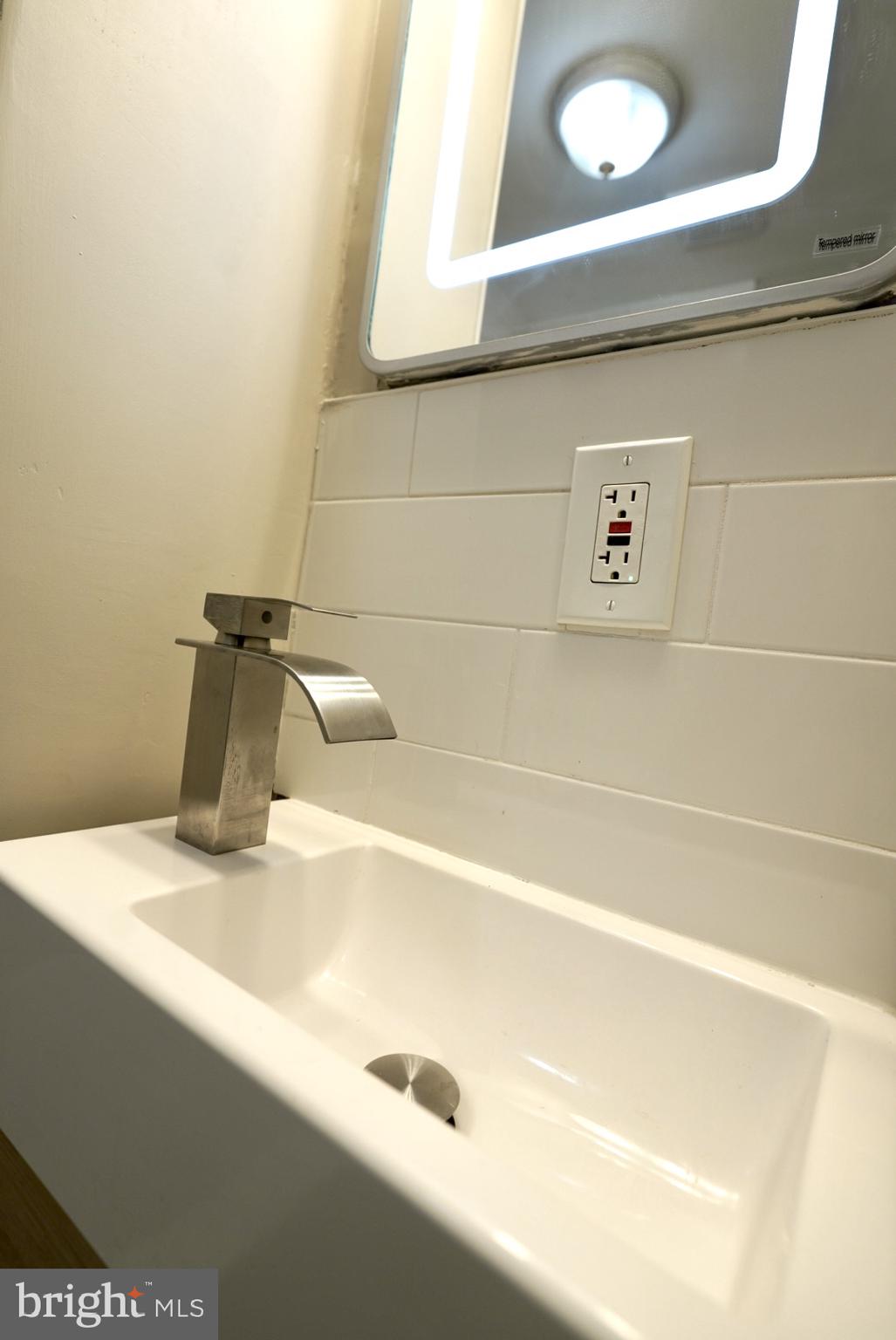 2655 Cedar Street Philadelphia, PA 19125 - Photo 8 of 19 a bathroom with a bathtub