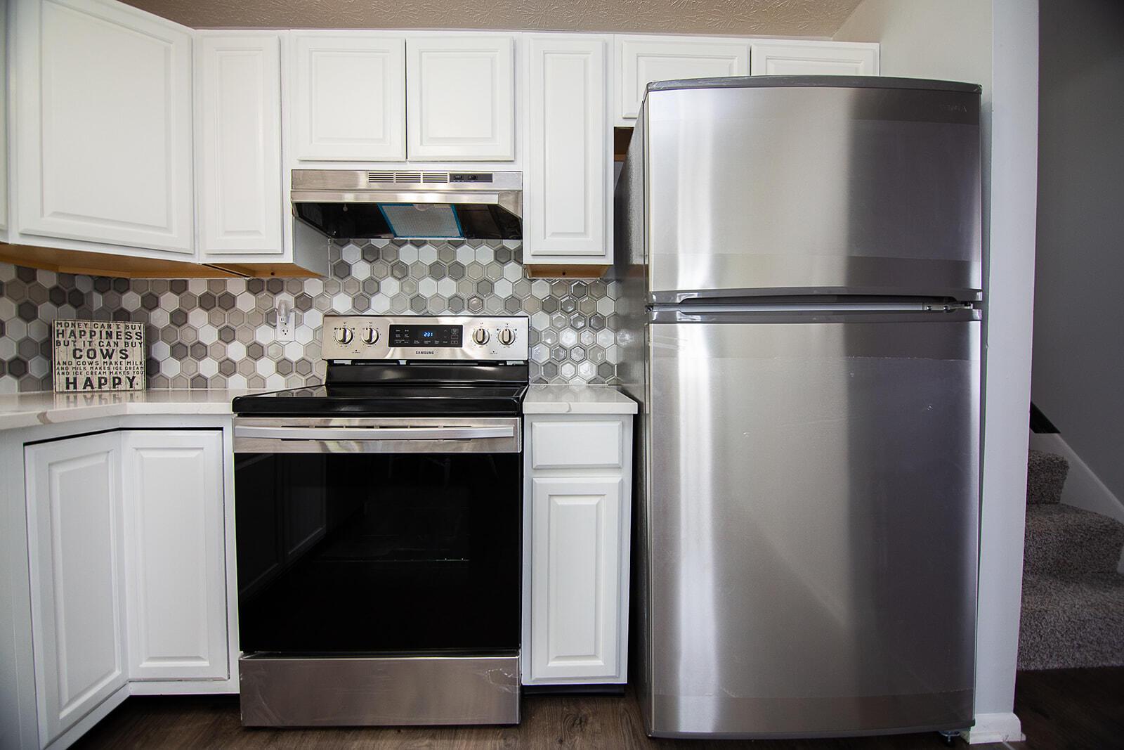 2580 Weyburn Road Columbus, OH 43232 - Photo 7 of 35 Stainless Appliances