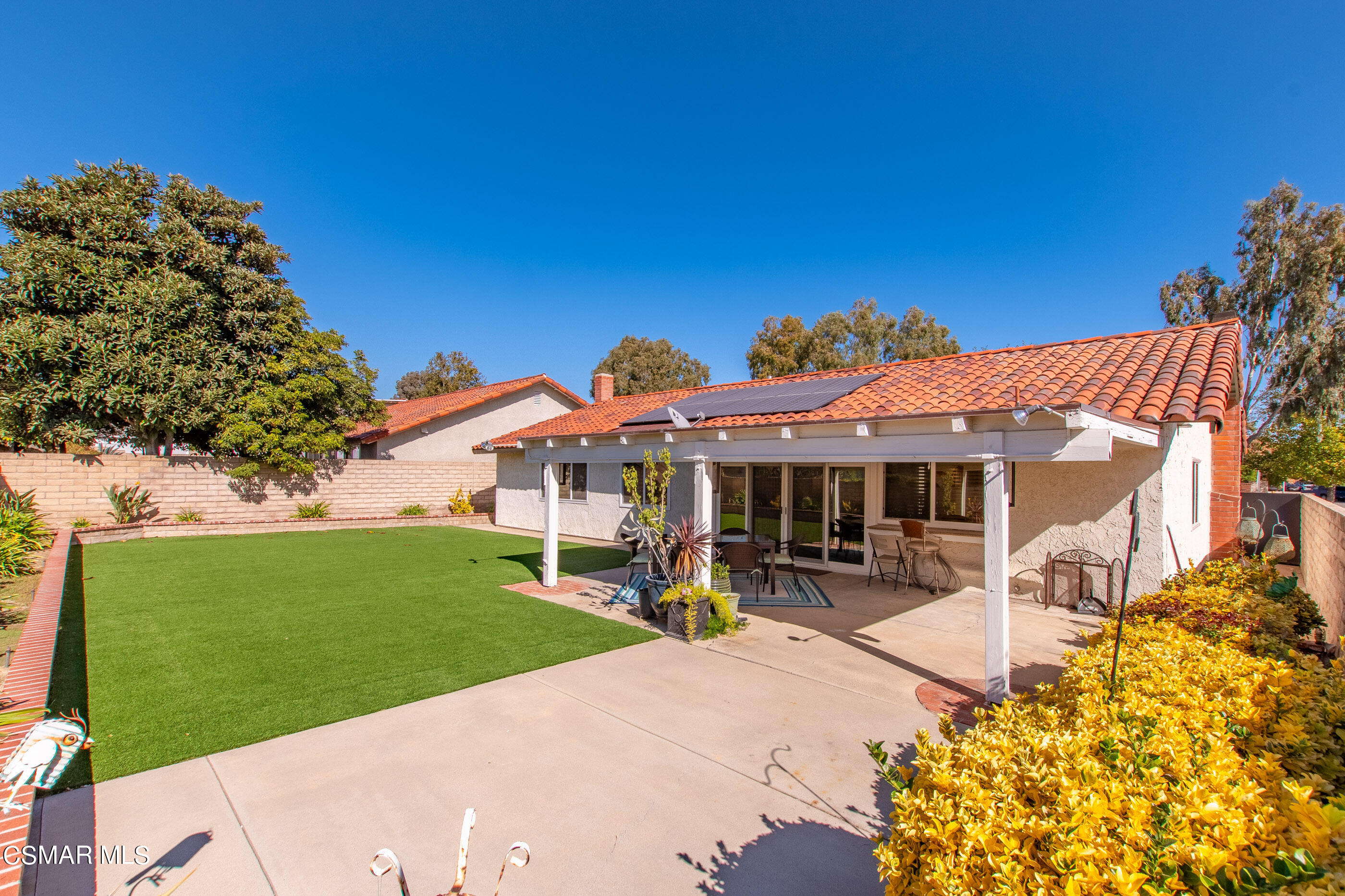 2835 Topaz Avenue Simi Valley, CA 93063 - Photo 33 of 42 a view of a patio with a table and chairs under an umbrella