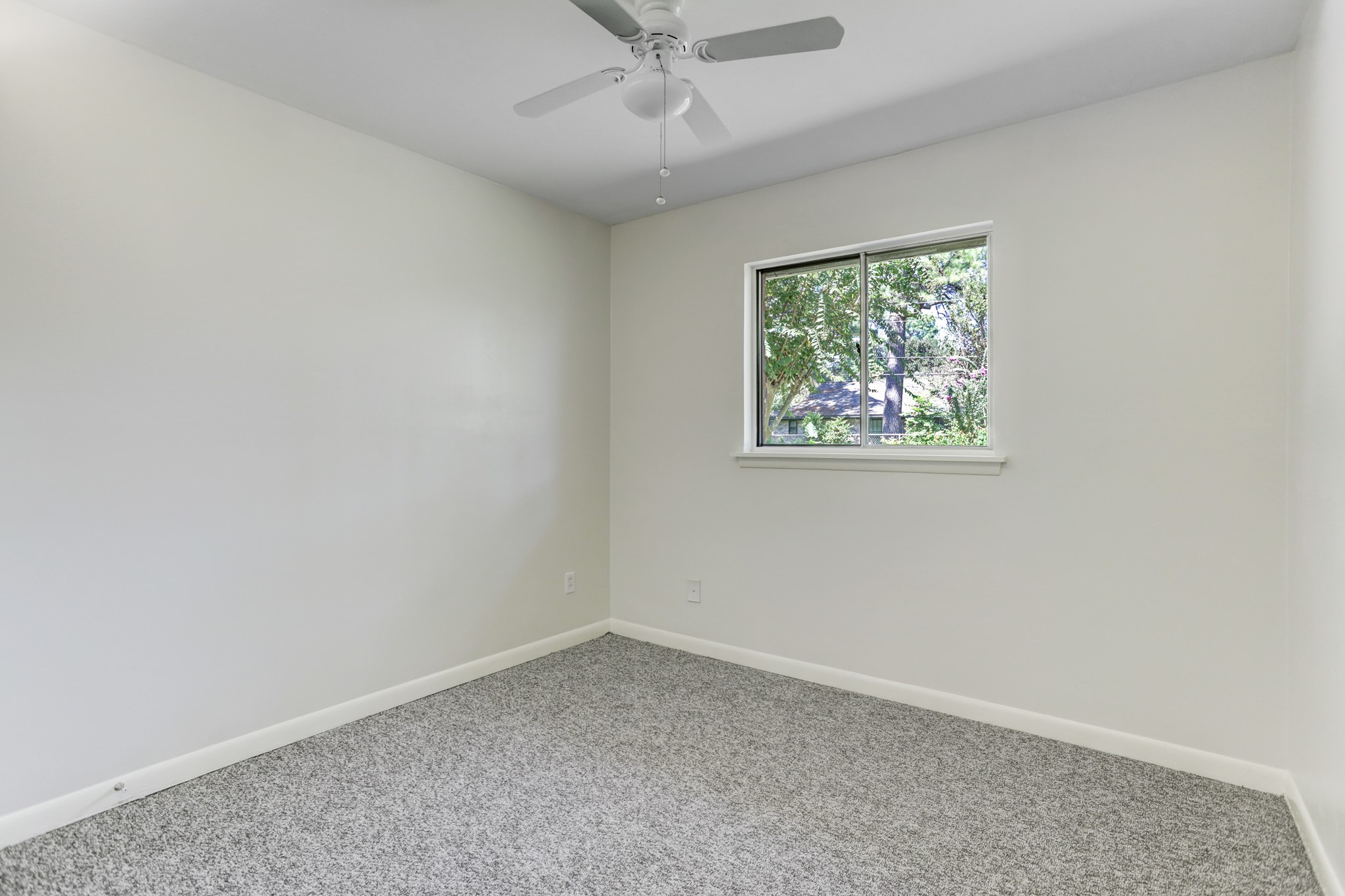 10226 Ivyridge Road Houston, TX 77043 - Photo 17 of 37 an empty room with a window