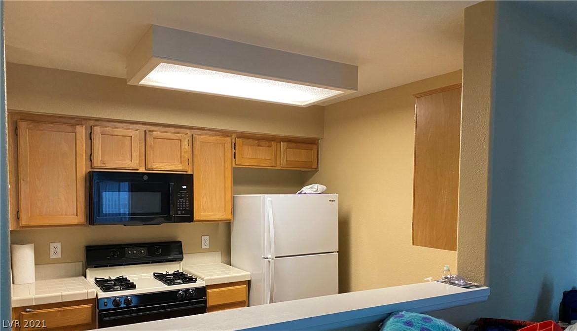 1409 Beaver Spring Street Las Vegas, NV 89128 - Photo 4 of 31