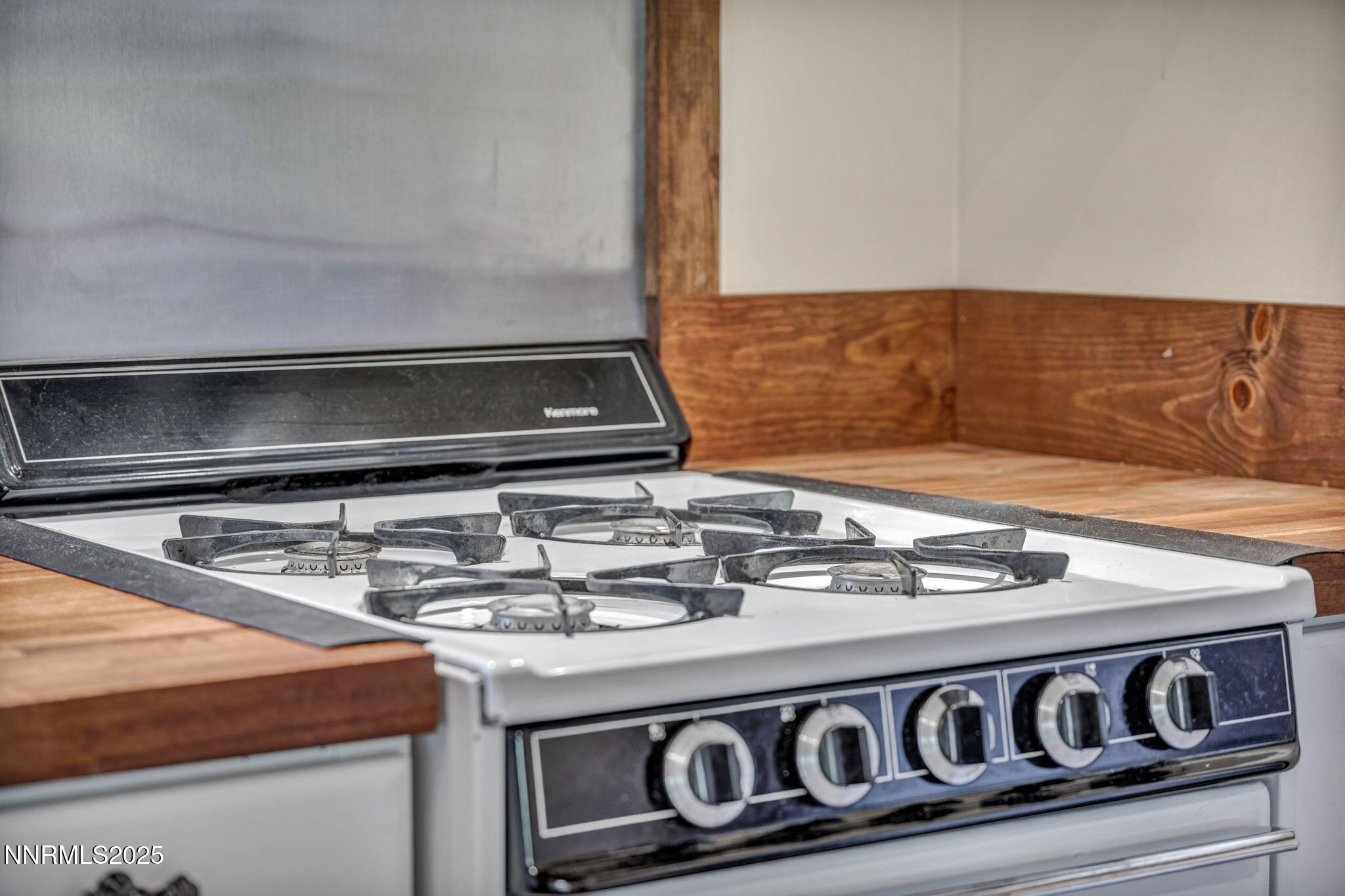 70 4th Street Silver City, NV 89428 - Photo 16 of 29 a close view of stove