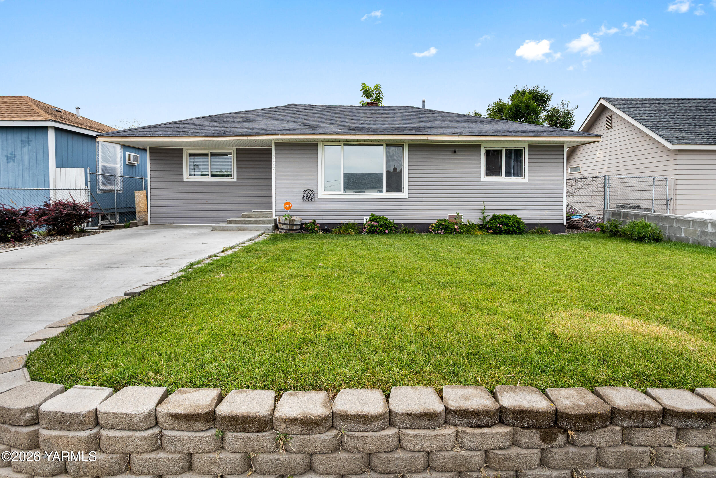 207 North F Street Toppenish, WA 98948 - Photo 6 of 21 Front view