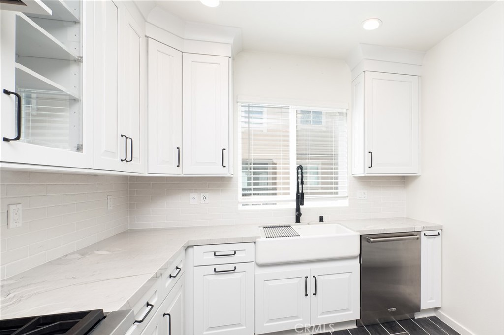 609 Shadowbrook Lake Forest, CA 92610 - Photo 3 of 42