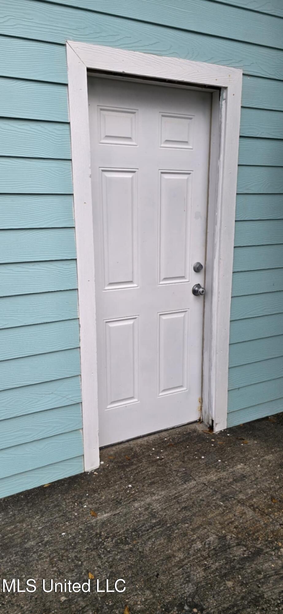 306 4th Street Biloxi, MS 39530 - Photo 3 of 12 4e079aa5-14e9-4ba4-aa22-ddf847a3025b