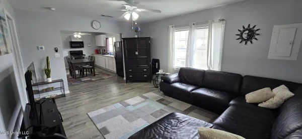 $1,500 | 306 4th Street, Biloxi, MS 39530