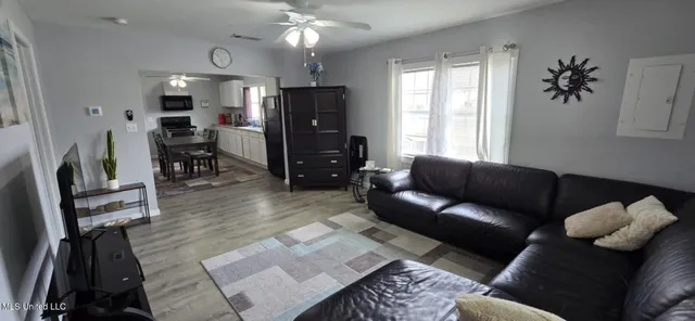 $1,500 | 306 4th Street, Biloxi, MS 39530