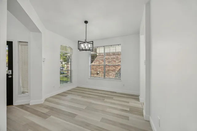 a view of empty room with window