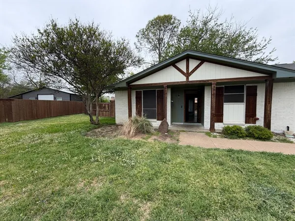 $250,000 | 301 Bernice Court, Burleson, TX 76028