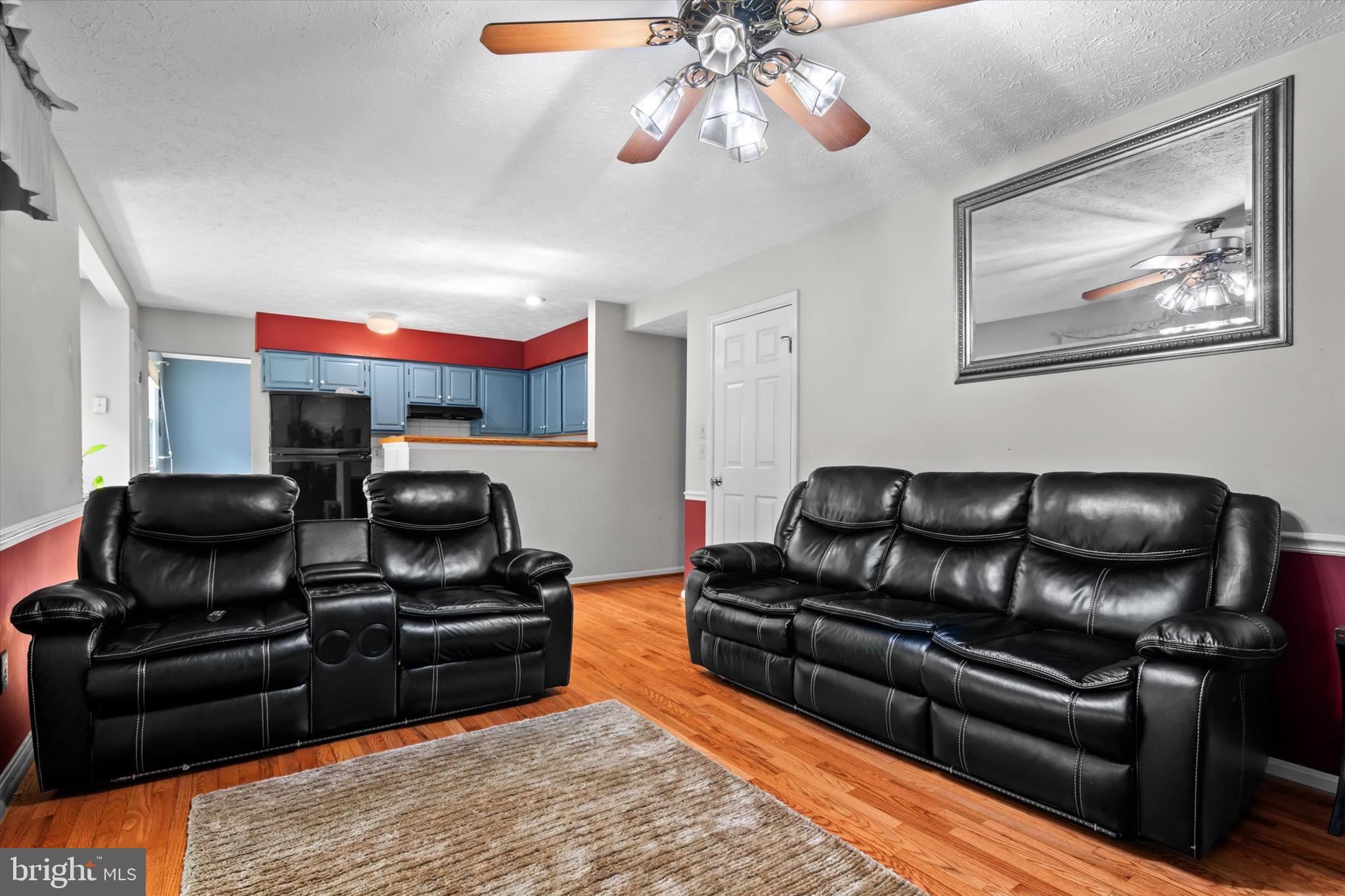 10462 Brackets Ford Circle Manassas, VA 20110 - Photo 12 of 39 a living room with furniture
