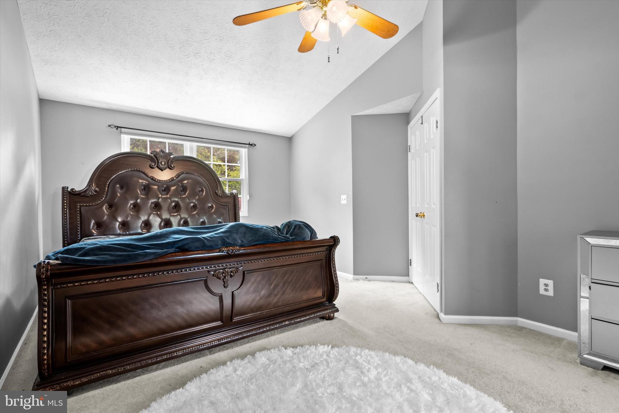 10462 Brackets Ford Circle Manassas, VA 20110 - Photo 15 of 39 a living room with furniture