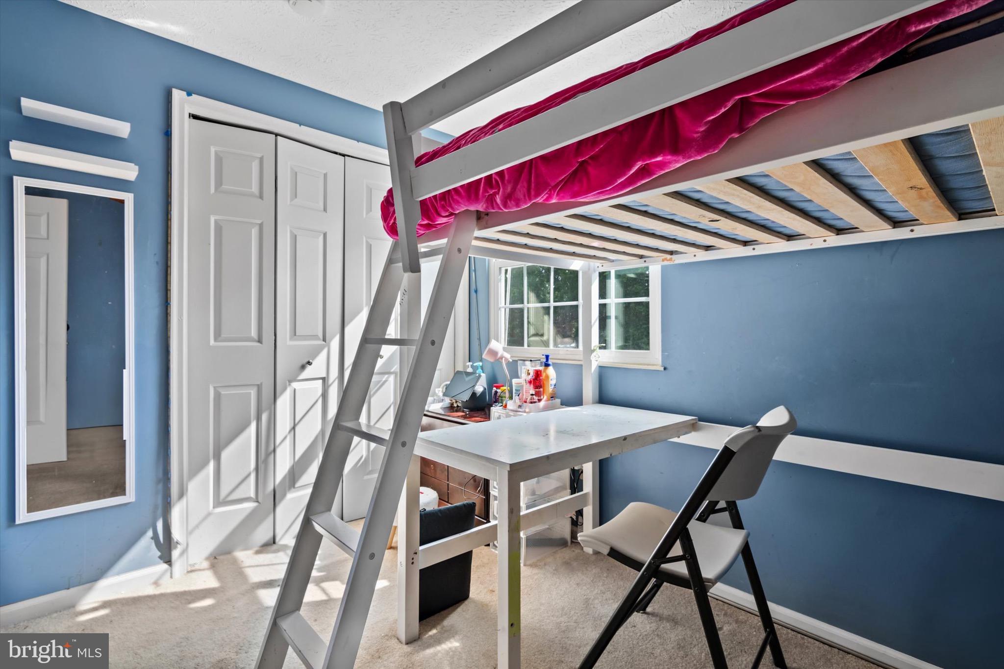 10462 Brackets Ford Circle Manassas, VA 20110 - Photo 22 of 39 a room with furniture and a window
