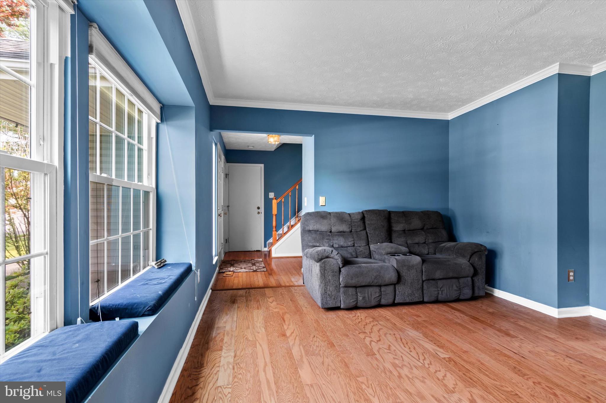 10462 Brackets Ford Circle Manassas, VA 20110 - Photo 5 of 39 a living room with furniture and a large window