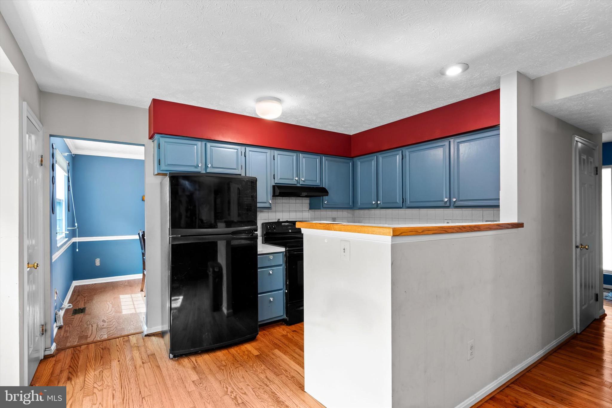 10462 Brackets Ford Circle Manassas, VA 20110 - Photo 10 of 39 a view of kitchen with refrigerator and microwave