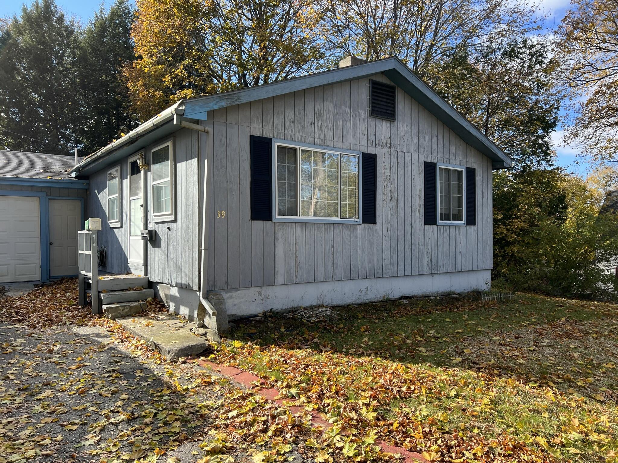 39 Pendleton Street Brewer, ME 04412 - Photo 5 of 22 IMG_3197