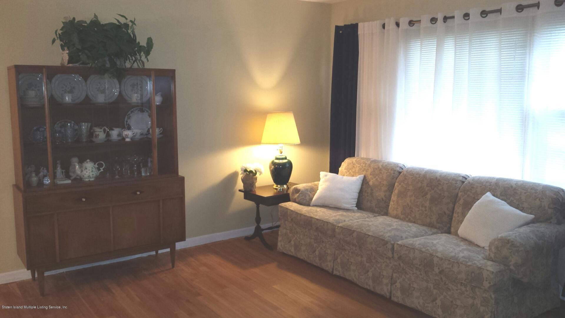 263 Foster Road Staten Island, NY 10309 - Photo 3 of 9 couch