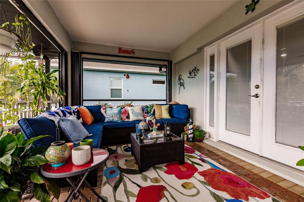301 Gold Tree Punta Gorda, FL 33955 - Photo 39 of 60 a living room with furniture and a potted plant