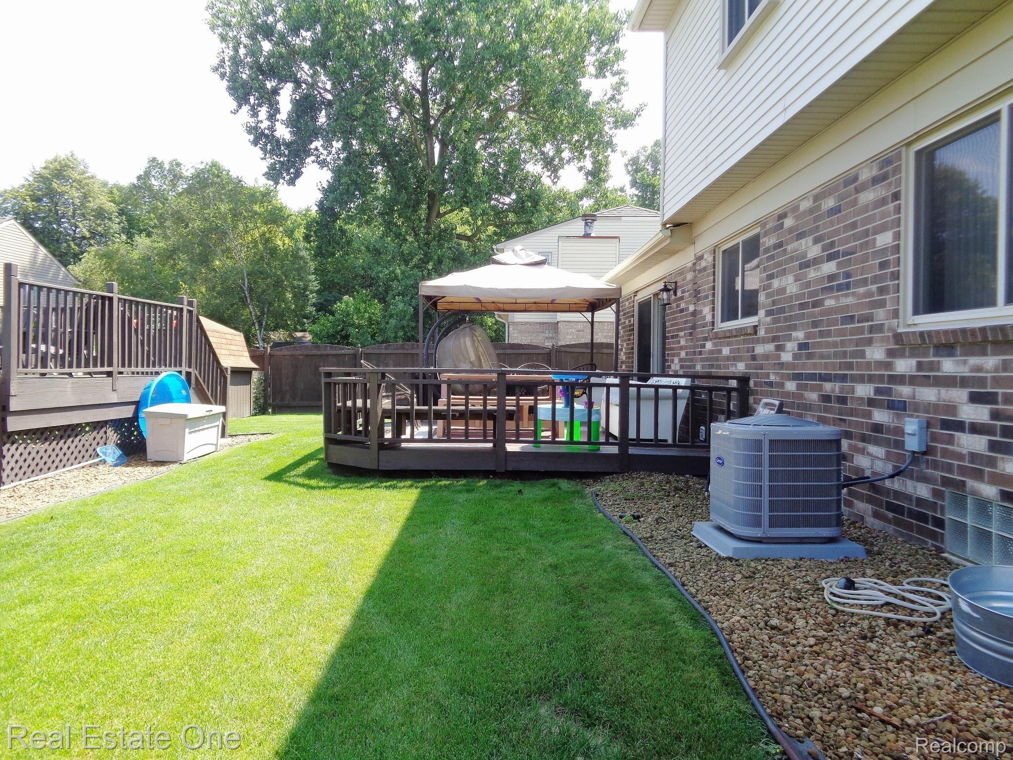 24670 Timber Ridge Trail Flat Rock, MI 48134 - Photo 24 of 39 Exterior Side