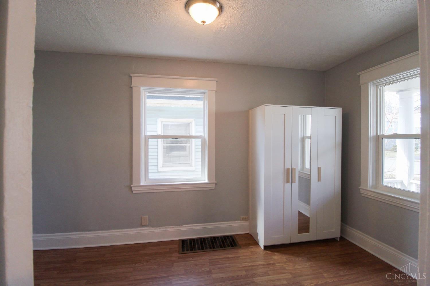 3135 Mapleleaf Avenue Cincinnati, OH 45213 - Photo 6 of 31