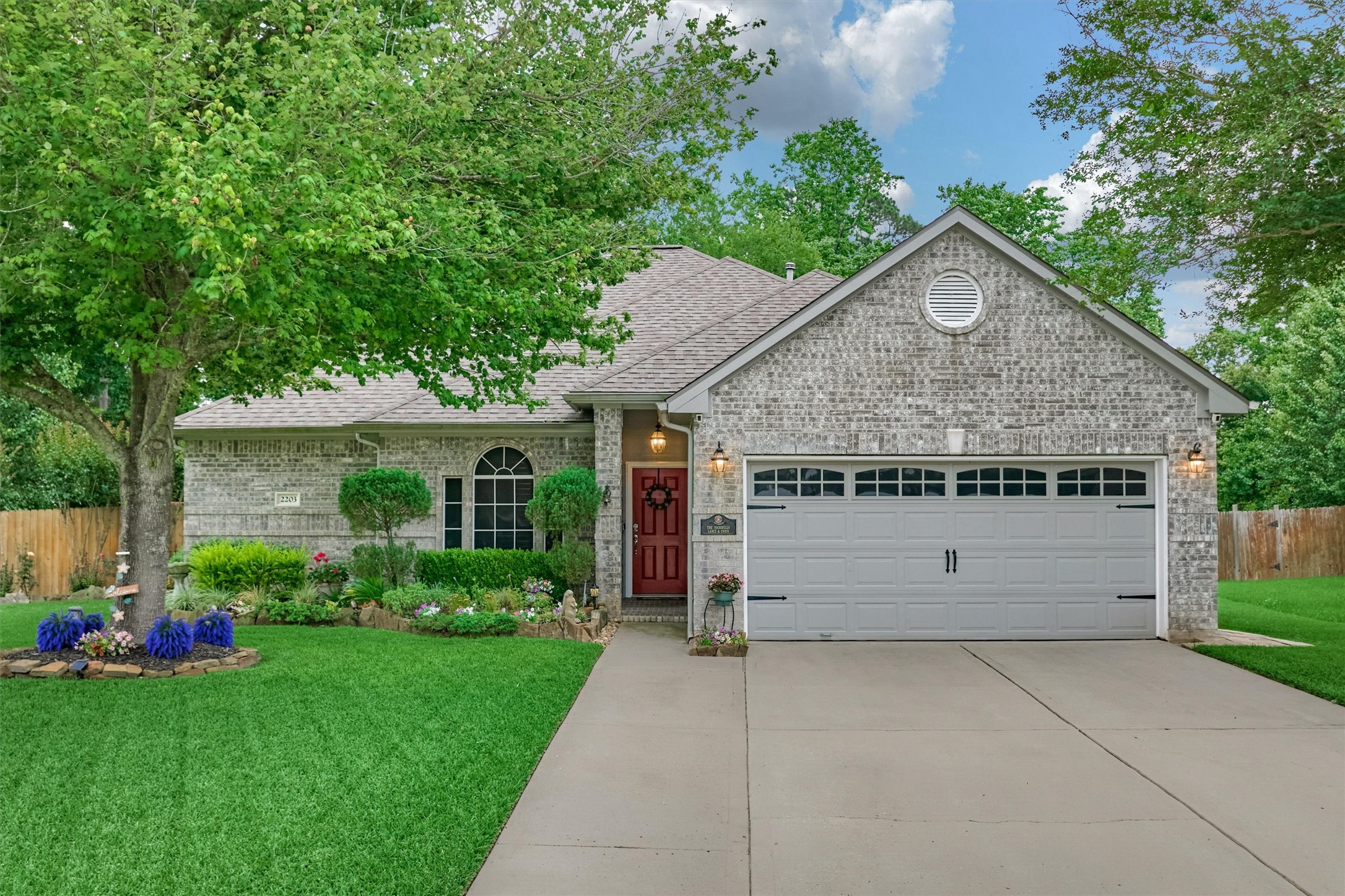 2203 Nicholas Crossing Conroe, TX 77304 - Photo 2 of 37