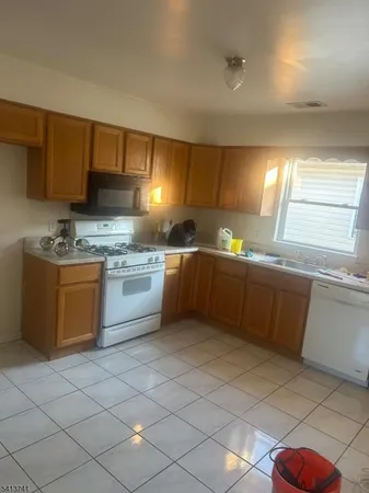 $2,400 | 49 Lincoln Avenue, Unit 2, Newark, NJ 07104