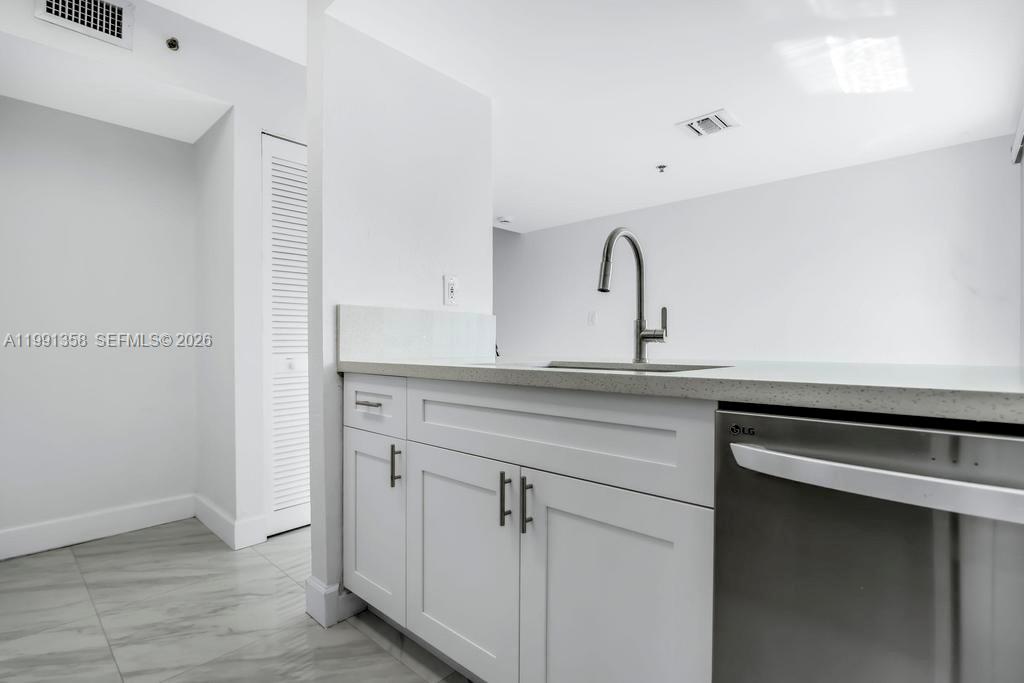 164 Riviera Circle Weston, FL 33326 - Photo 13 of 38