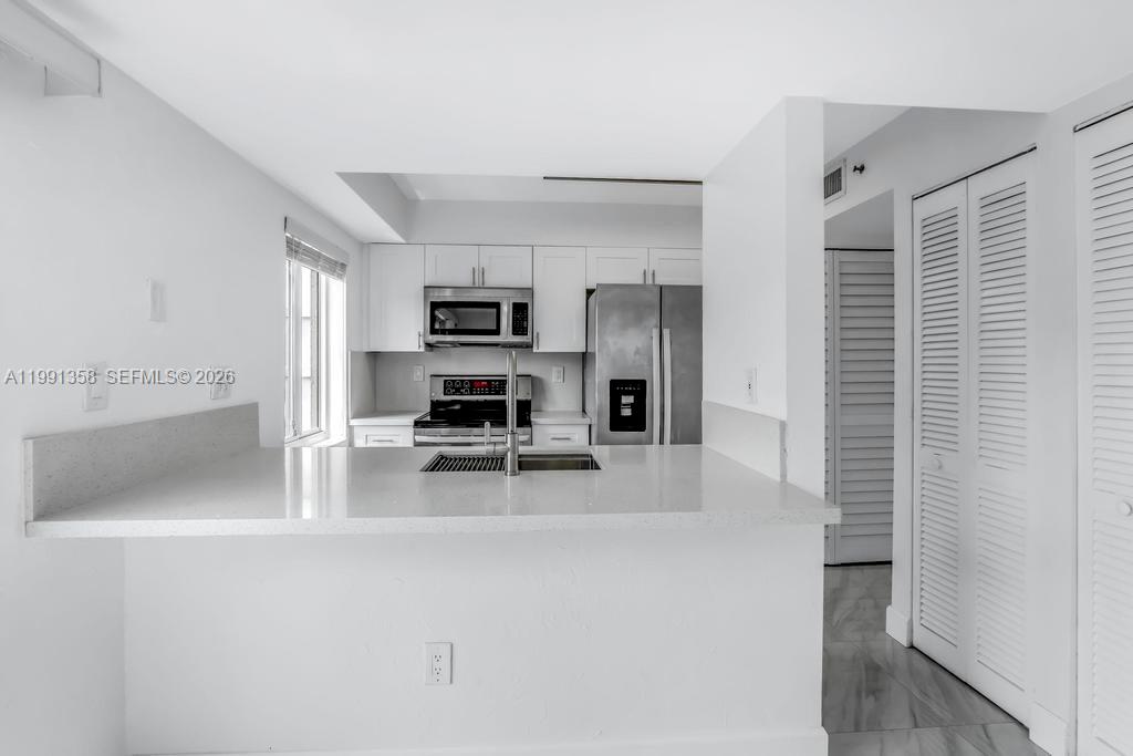 164 Riviera Circle Weston, FL 33326 - Photo 15 of 38