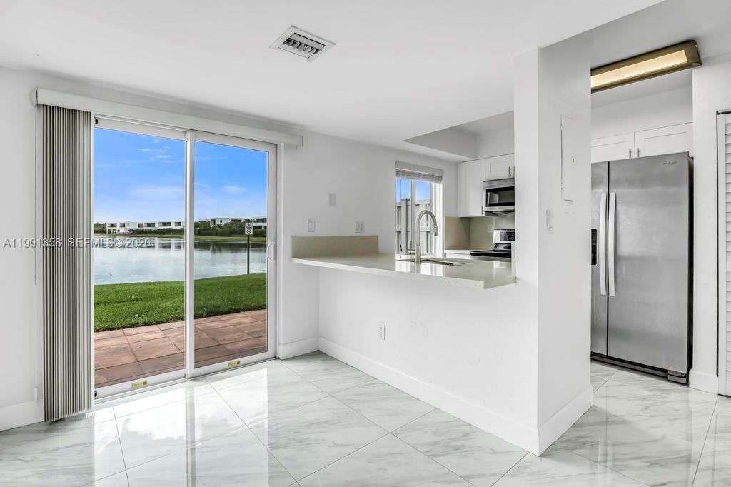 164 Riviera Circle Weston, FL 33326 - Photo 2 of 38